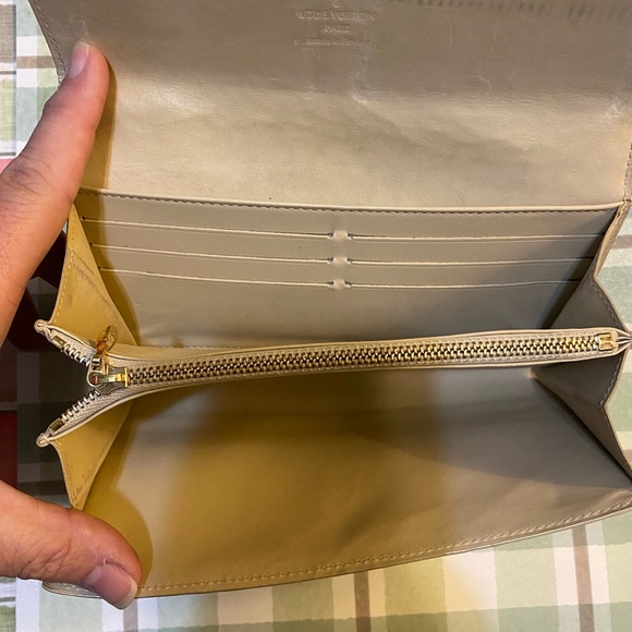 Louis Vuitton Vernis Sarah Wallet Authentic - Picture 2 of 4
